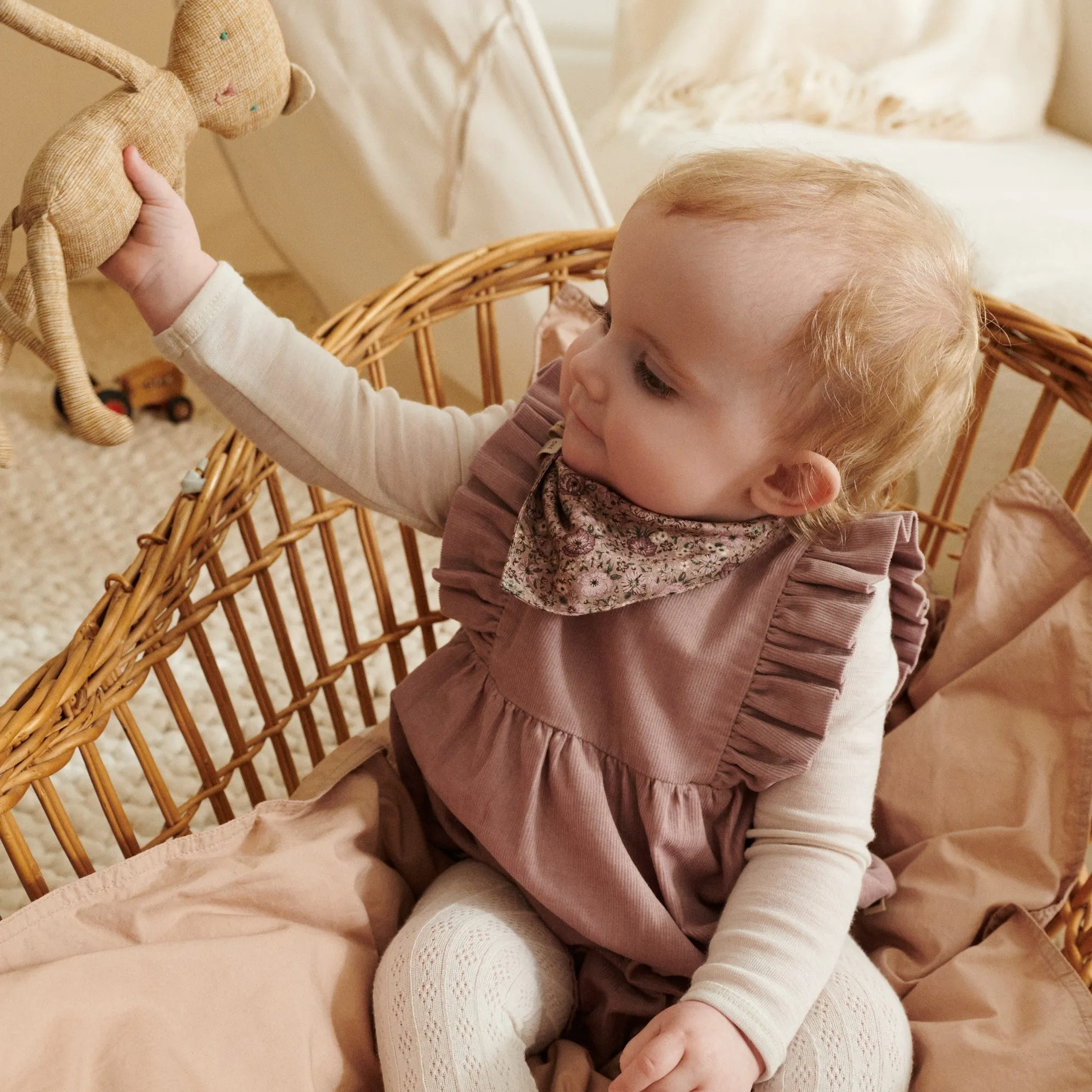 2 Bib Eden - rose shadow flowers