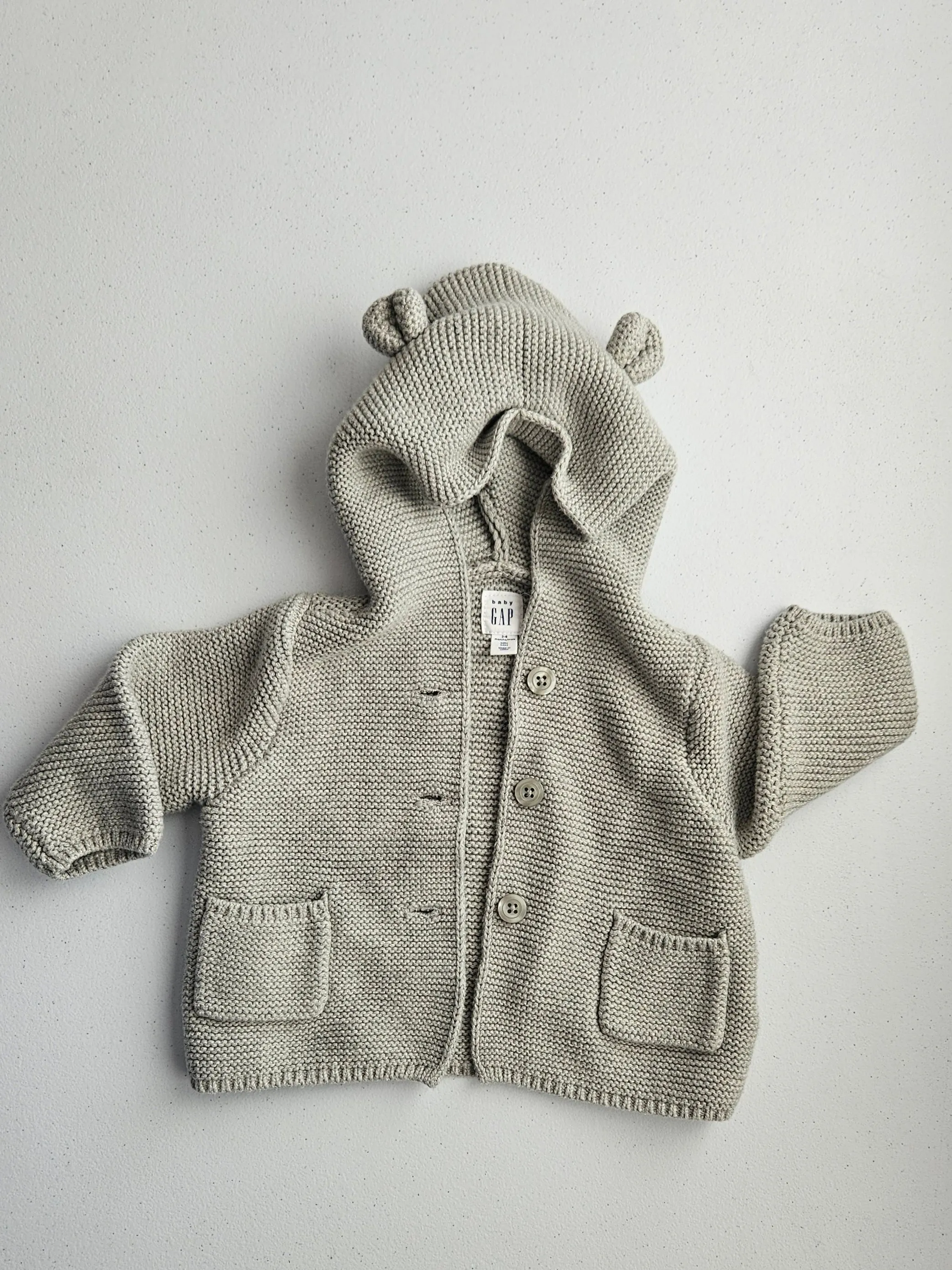 Baby Gap Knitted Sweater, toque and booties. 3-6M, Kids 6 Month (3-6M)