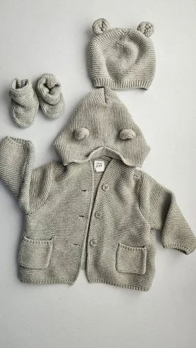 Baby Gap Knitted Sweater, toque and booties. 3-6M, Kids 6 Month (3-6M)