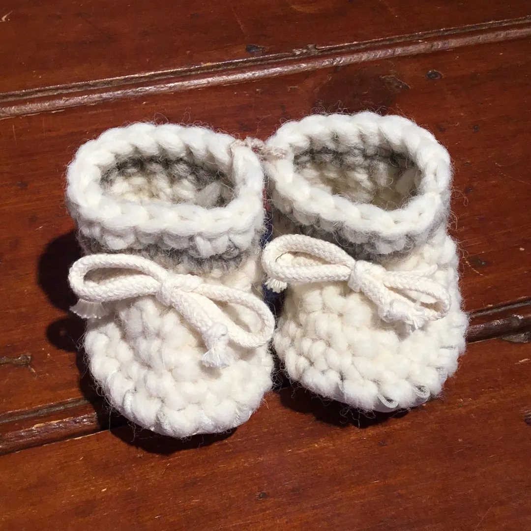 GE1-1660 Baby Knit Booties
