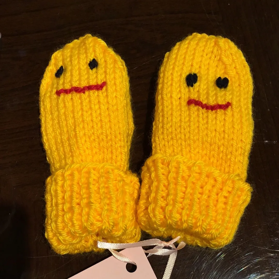 LG1-05A Hand Knitted Mittens w Thumbs