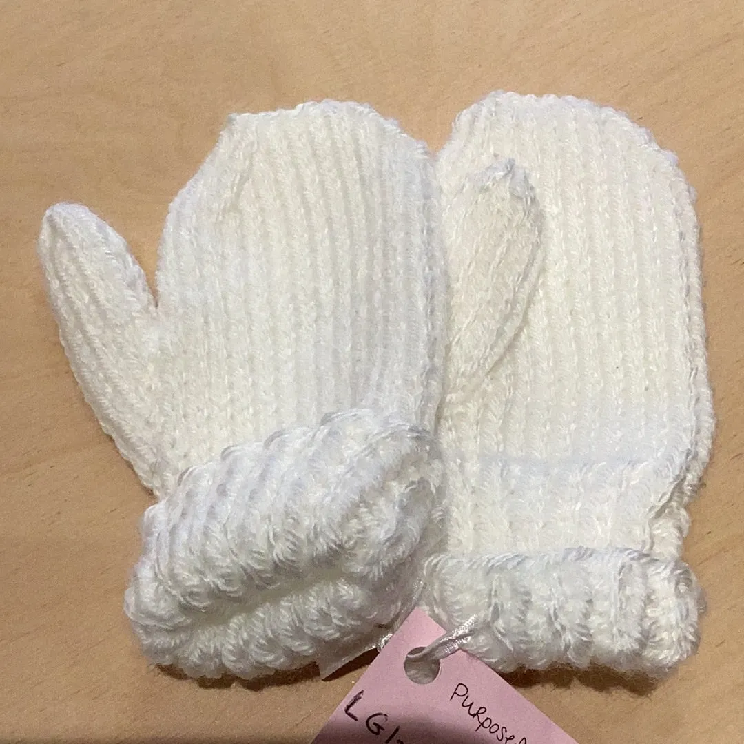 LG1-05A Hand Knitted Mittens w Thumbs