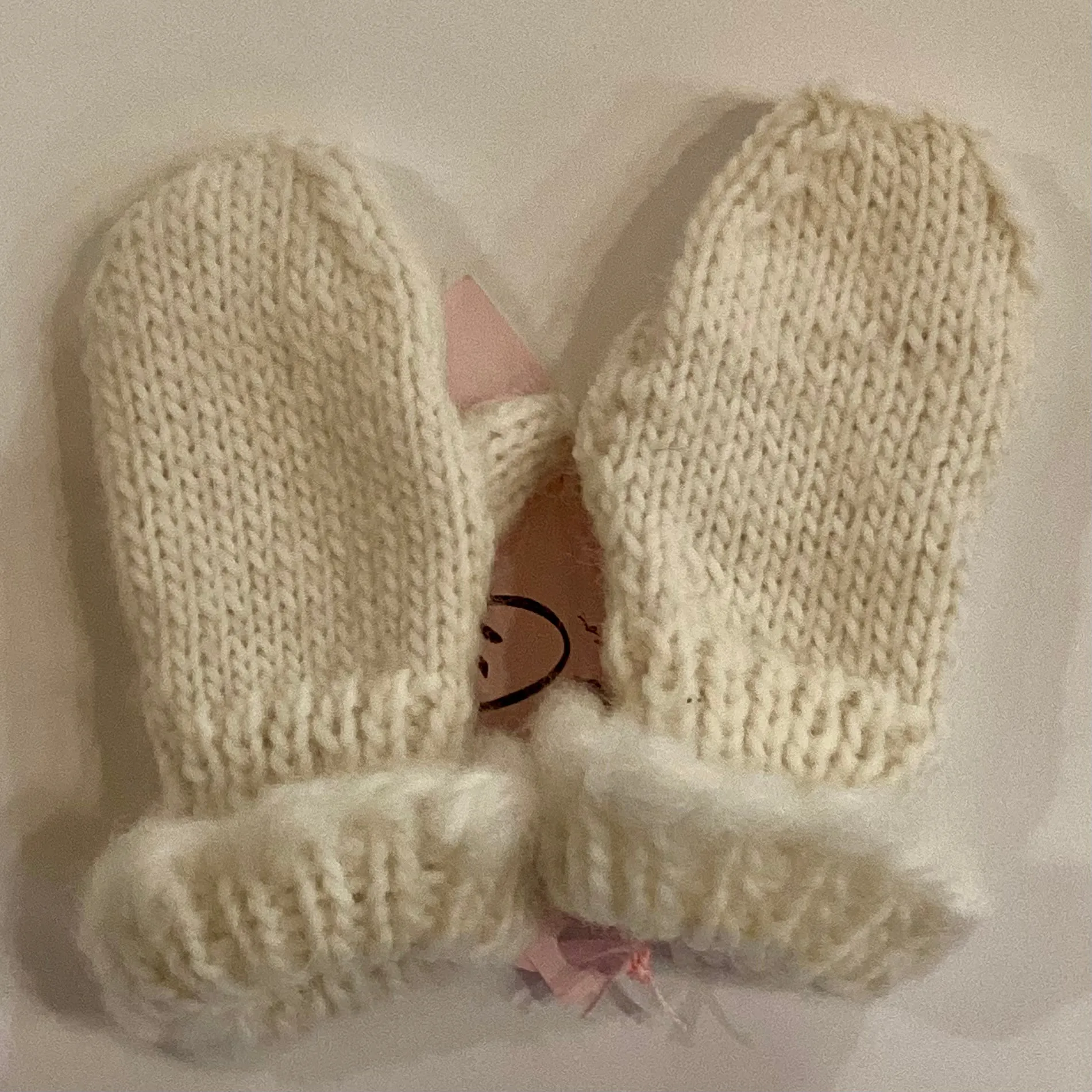 LG1-05A Hand Knitted Mittens w Thumbs